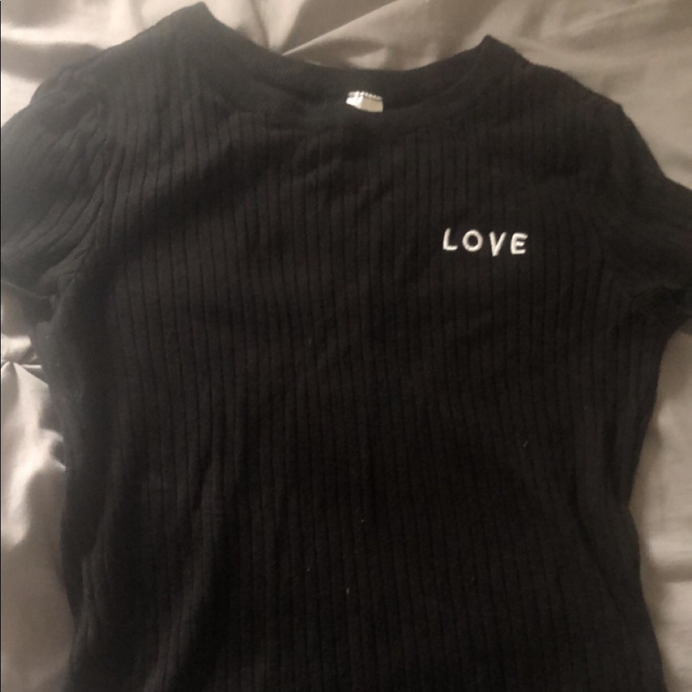 Cropped LOVE shirt